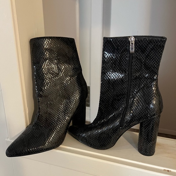 FAUX LEATHER BLACK BOOT HEELS - Picture 3 of 4